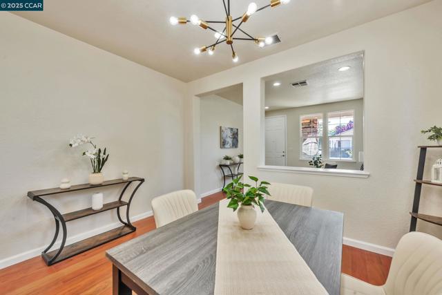 237 Dutra Vernaci Dr, Union City CA: https://media.crmls.org/mediaz/5f88631d-0620-4e18-8dd1-e15b5fb8ee7d.jpg