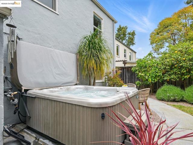 3712 Maple AVE, Oakland CA: https://media.crmls.org/mediaz/5f886541-9c9a-4b25-9980-82a83c79b3cb.jpg