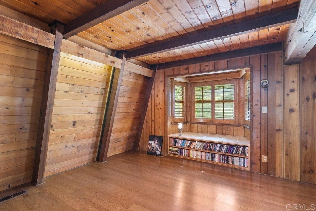 https://media.crmls.org/mediaz/5f887e56-c2f1-4e24-99d3-a46431e857a6.jpg?preset=X-Large