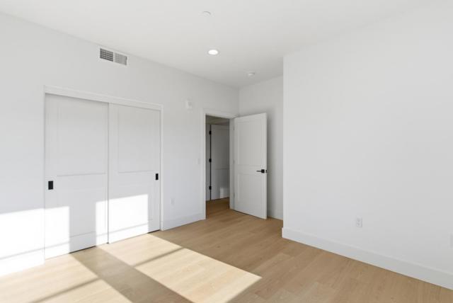 560 El Camino Real, San Carlos CA: https://media.crmls.org/mediaz/5f88996d-4fcf-49f6-a152-04ae5ac7e516.jpg