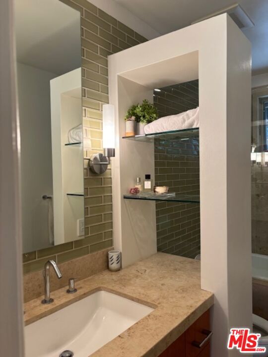 2439 West Silver Lake Drive, Los Angeles CA: https://media.crmls.org/mediaz/5f889c59-0052-45b0-b1b9-95d5362a4d12.jpg