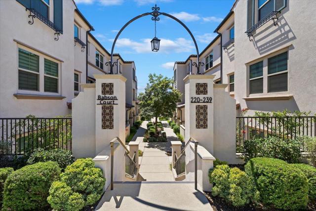 220 Babson Court, Claremont CA: https://media.crmls.org/mediaz/5f88a06b-cead-4986-b662-cb0c21ab4d45.jpg