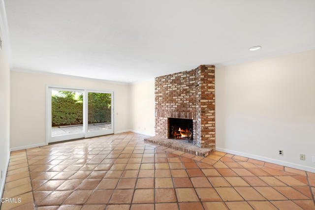 947 Camino Concordia, Camarillo CA: https://media.crmls.org/mediaz/5f88f3ae-b01f-4306-bfe2-53de9858b10d.jpg