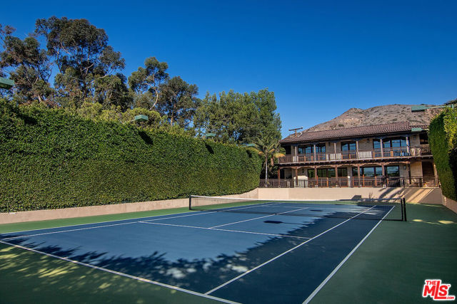 24834 Pacific Coast Highway, Malibu CA: https://media.crmls.org/mediaz/5f893cf1-df53-464b-b5c9-ea31cc6c532d.jpg