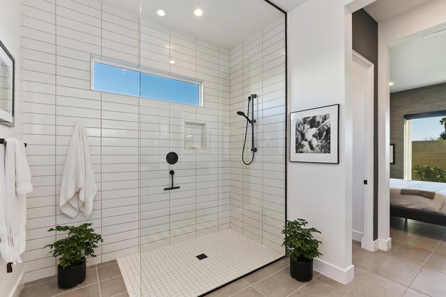 885 Fountain Drive, Palm Springs CA: https://media.crmls.org/mediaz/5f89c5db-3288-4499-ade7-cac9f11c7bc1.jpg