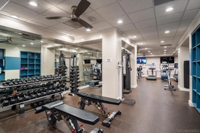 939 Coast Blvd, La Jolla CA: https://media.crmls.org/mediaz/5f89fa97-2fa9-4440-83d9-8041b73b5b16.jpg