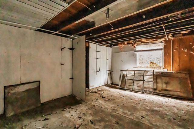 658 Lisbon Street, San Francisco CA: https://media.crmls.org/mediaz/5f8a2a32-da1f-4d10-9e46-60396ec55f21.jpg