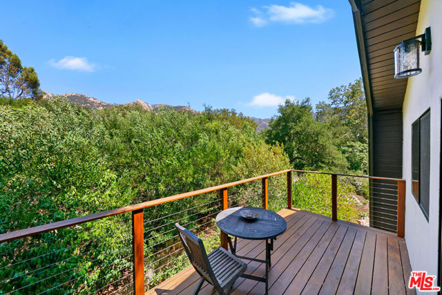 25813 Dark Creek Road, Calabasas CA: https://media.crmls.org/mediaz/5f8a330c-9379-4bcc-9d6d-80b7d4646f68.jpg