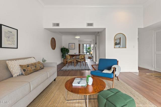 436 E Palm Avenue, Burbank CA: https://media.crmls.org/mediaz/5f8b26f1-e292-47b7-8064-7c325a458342.jpg