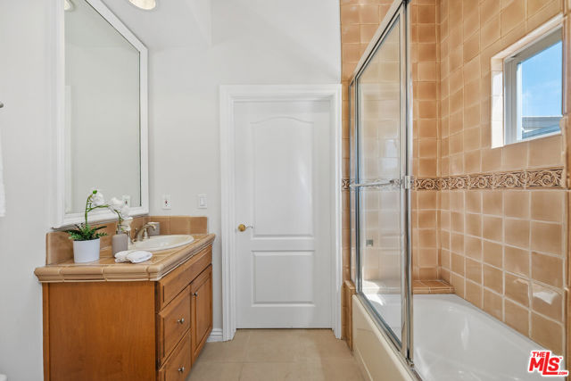 11840 Dorothy Street, Los Angeles CA: https://media.crmls.org/mediaz/5f8b60be-05be-43db-b8d9-e38203cc8d13.jpg