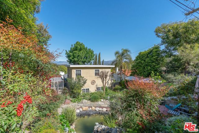 11316 Sunshine Terrace, Studio City CA: https://media.crmls.org/mediaz/5f8b73da-48e8-4928-860c-0637433b39ef.jpg