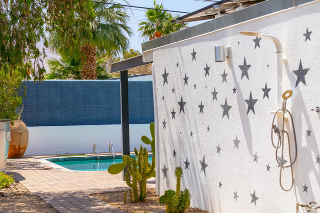 2845 E Wyman Drive, Palm Springs CA: https://media.crmls.org/mediaz/5f8be62d-5520-49fe-ad71-7a32c3675fe6.jpg