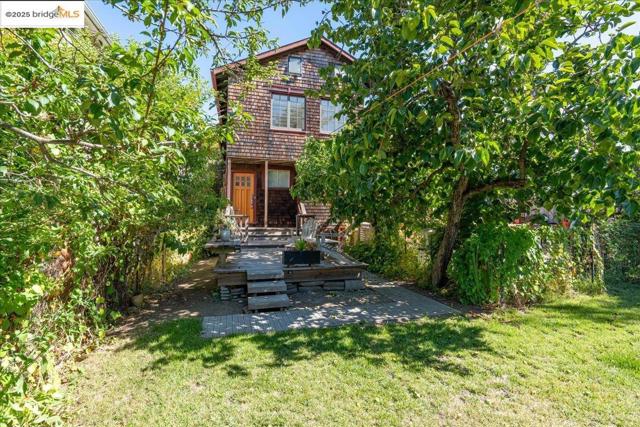 1912 Virginia St, Berkeley CA: https://media.crmls.org/mediaz/5f8bf89d-1e77-477d-9969-a5e8d2a9839a.jpg