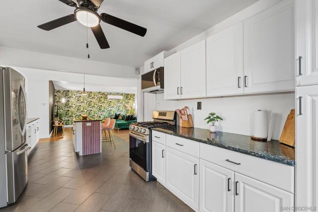 434 Del Mar Ct, Chula Vista CA: https://media.crmls.org/mediaz/5f8c1911-8e81-4892-aaa0-15addd6c9def.jpg