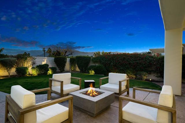 33 Calle La Reina, Rancho Mirage CA: https://media.crmls.org/mediaz/5f8c4ff6-e729-4537-aa58-dc420e22eb8d.jpg