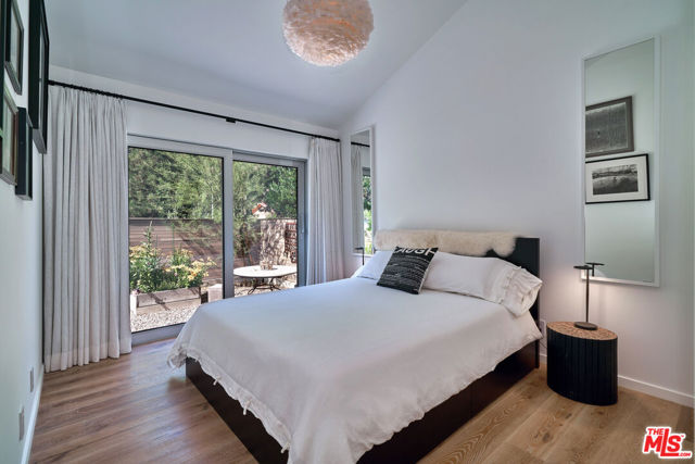 6342 Innsdale Drive, Los Angeles CA: https://media.crmls.org/mediaz/5f8d00fb-840e-4b26-bb11-876ef6c250d3.jpg