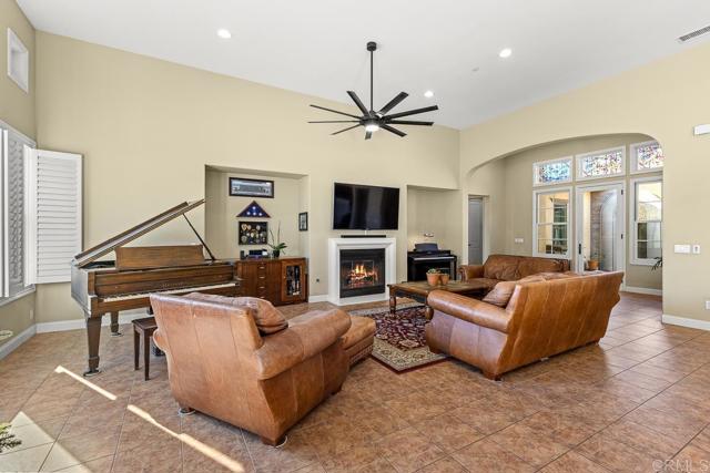 29472 Welk Highland Dr., Escondido CA: https://media.crmls.org/mediaz/5f8dbe39-ab00-45c0-ac0d-11a9c8b34157.jpg