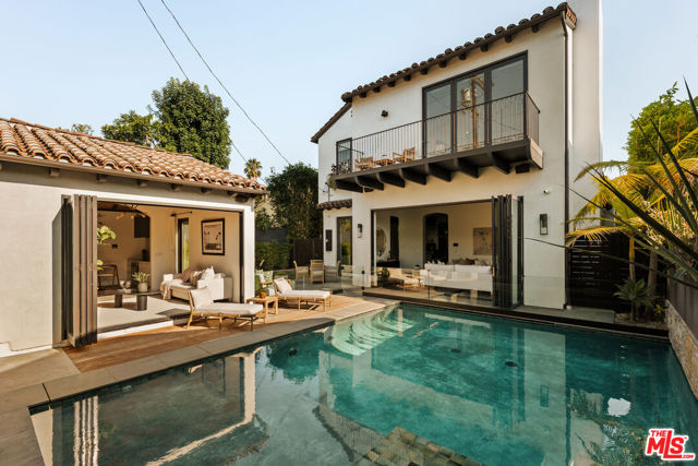 6607 Maryland Drive, Los Angeles CA: https://media.crmls.org/mediaz/5f8dc239-5901-4d80-8edf-ddc1b95b3622.jpg