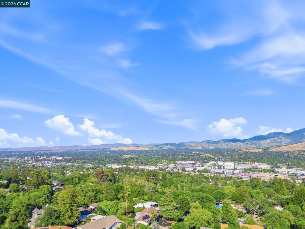 https://media.crmls.org/mediaz/5f8dc8a2-10f4-496f-a623-cc170e3aea24.jpg?preset=X-Large