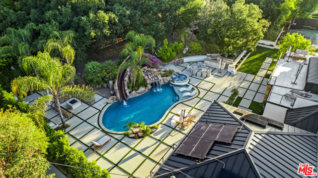 18762 Wells Drive, Tarzana CA: https://media.crmls.org/mediaz/5f8e7f94-9c9e-4b98-a391-23fd00dacd38.jpg