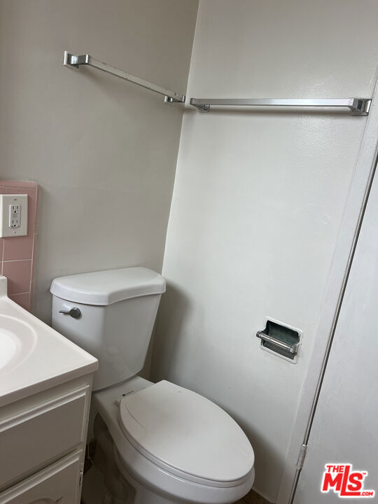 620 Edgewood Street, Inglewood CA: https://media.crmls.org/mediaz/5f8ec115-0771-4fc0-b391-3fde27aa617e.jpg