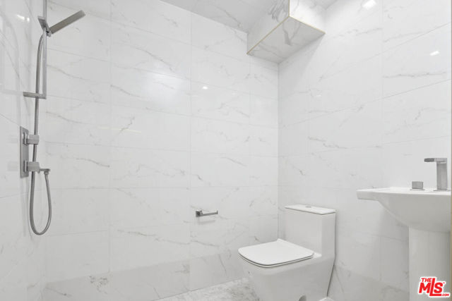 4338 Huntley Avenue, Culver City CA: https://media.crmls.org/mediaz/5f8ec699-2704-441a-ae29-68a4b0469787.jpg