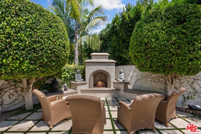 638 Oak Tree Court, Simi Valley CA: https://media.crmls.org/mediaz/5f8ee7df-d694-46d4-9d79-9504d37cf370.jpg