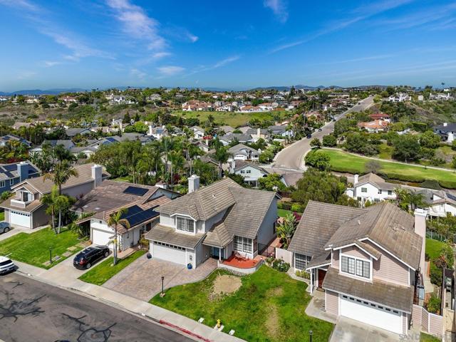 1705 Hawk View Dr, Encinitas CA: https://media.crmls.org/mediaz/5f8f149e-68af-442e-85fc-9dadf30dc7da.jpg
