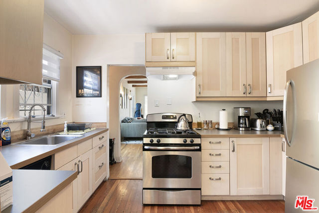 500 N Alta Vista Boulevard, Los Angeles CA: https://media.crmls.org/mediaz/5f8fbc51-0588-4dc3-a658-711b4593d3f7.jpg
