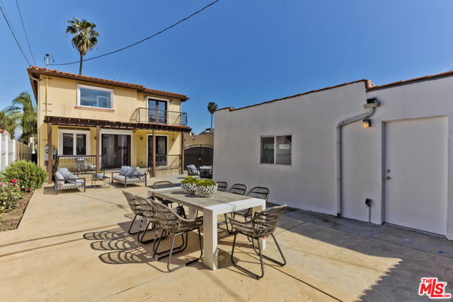1471 S Crest Drive, Los Angeles CA: https://media.crmls.org/mediaz/5f8fcb98-be76-46e1-bc41-4037a407a1b7.jpg