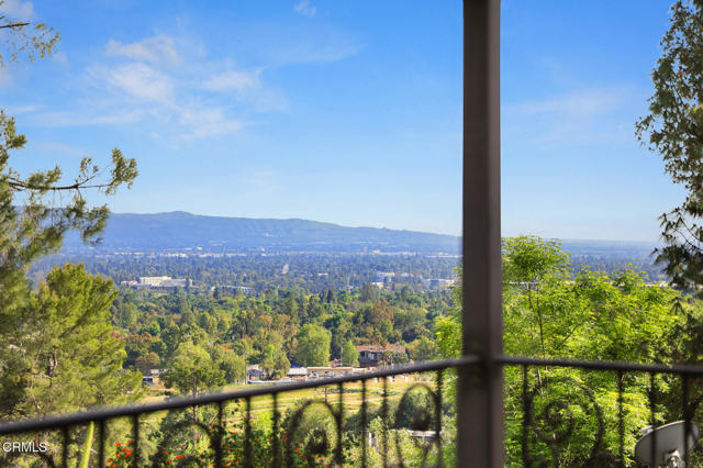 574 Camillo Road, Sierra Madre CA: https://media.crmls.org/mediaz/5f8fdd43-4d2a-4620-a2e2-5fef63871e53.jpg