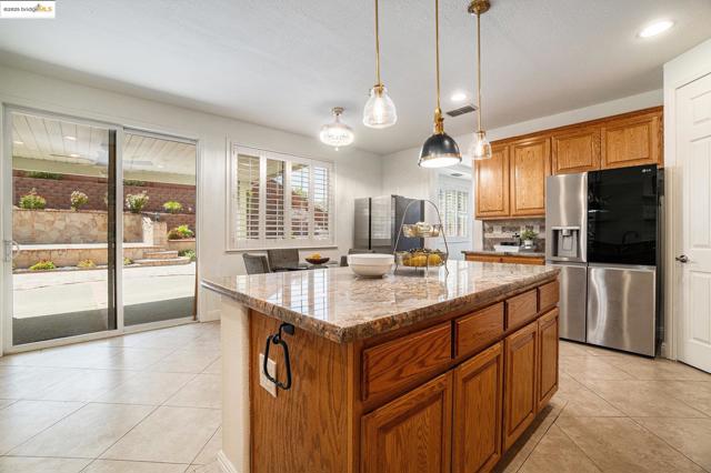 5235 Ramsdell Ct, Antioch CA: https://media.crmls.org/mediaz/5f8fed3b-e563-45f1-bfc2-cb1cae30d601.jpg