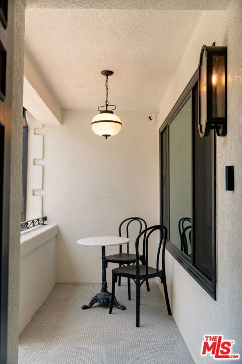 236 S Reeves Drive, Beverly Hills CA: https://media.crmls.org/mediaz/5f90ba4e-b7e1-4d85-be8f-b6c7154abd18.jpg