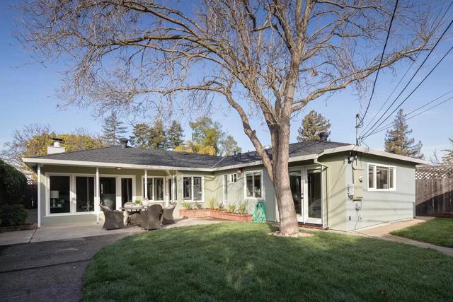 2665 Carolina Avenue, Redwood City CA: https://media.crmls.org/mediaz/5f90fbb8-d35b-4eb2-ab3c-95221f46d4d2.jpg