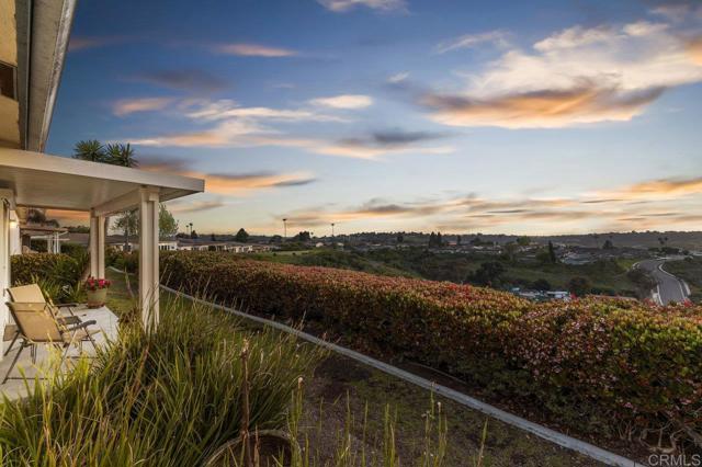 Detail Gallery Image 2 of 32 For 3902 Vista Campana #12,  Oceanside,  CA 92057 - 2 Beds | 2 Baths