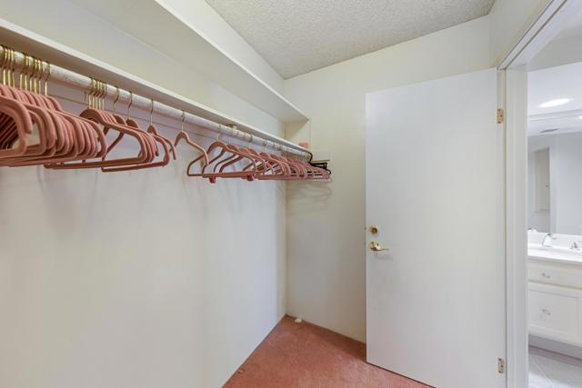51 Sunrise Drive, Rancho Mirage CA: https://media.crmls.org/mediaz/5f91412c-a81b-4a85-80d7-170e7ec85a0b.jpg