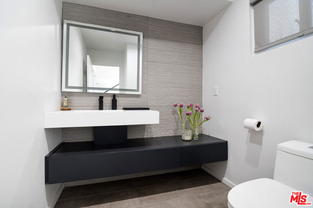 3585 Alana Drive, Sherman Oaks CA: https://media.crmls.org/mediaz/5f9175c5-0a17-4b0a-a416-e9bf08f12b8b.jpg