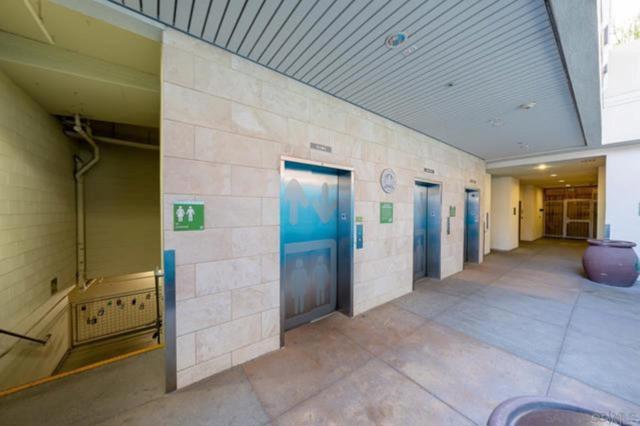 687 S Coast Highway, Encinitas CA: https://media.crmls.org/mediaz/5f917caf-93b4-4601-83f6-5f393cb37d68.jpg