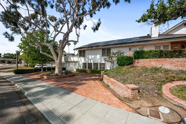 855 Country Club Drive, Chula Vista CA: https://media.crmls.org/mediaz/5f91ed1a-5cda-4cac-bcda-b41703404253.jpg