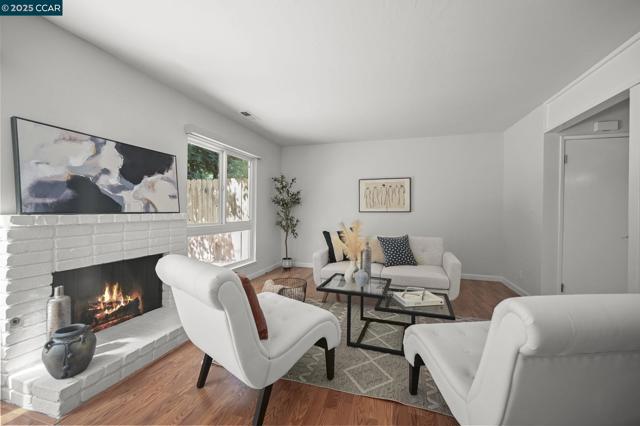 407 Tampico, Walnut Creek CA: https://media.crmls.org/mediaz/5f92b58c-d4fe-41c5-8ca8-1e83e6eafb17.jpg