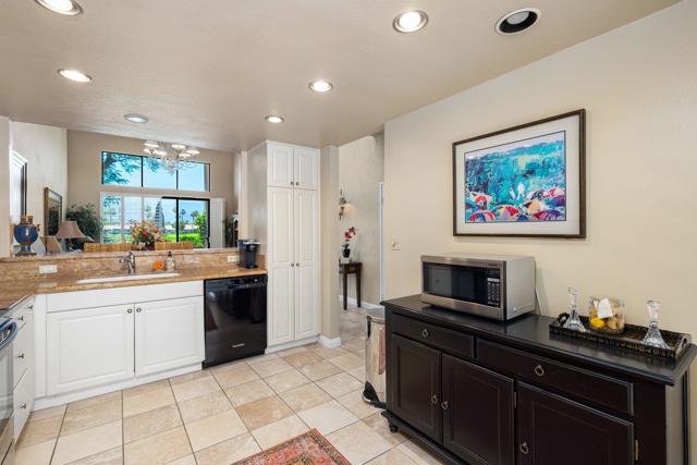 80601 Oak Tree, La Quinta CA: https://media.crmls.org/mediaz/5f932aad-d126-425b-803a-51b8006a58ec.jpg