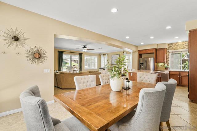 2423 Wishing Star Way, Chula Vista CA: https://media.crmls.org/mediaz/5f938cc3-6813-4f8c-9d3c-14aa173046dc.jpg