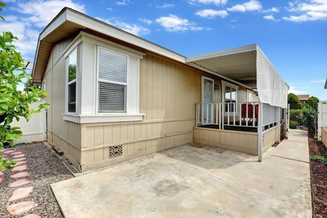 1550 Rimpau Avenue, Corona CA: https://media.crmls.org/mediaz/5f93a61c-c6c6-4718-894a-559f80cd10a8.jpg