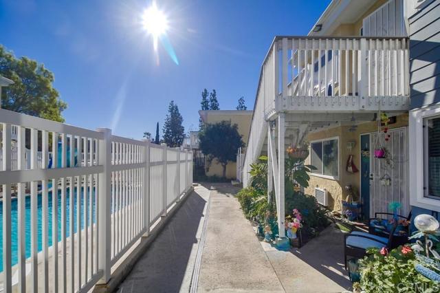 Detail Gallery Image 3 of 36 For 12616 Lakeshore Dr, Lakeside,  CA 92040 - 2 Beds | 2 Baths