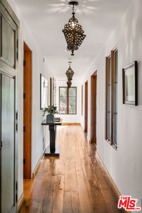 5850 Lapworth Drive, Agoura Hills CA: https://media.crmls.org/mediaz/5f94835a-6bd0-47ea-ab85-3528fd3d9cca.jpg