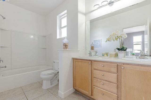 113 Silver Bell Way, Oakley CA: https://media.crmls.org/mediaz/5f94944d-48e3-445a-bf4e-0567a5a46a34.jpg