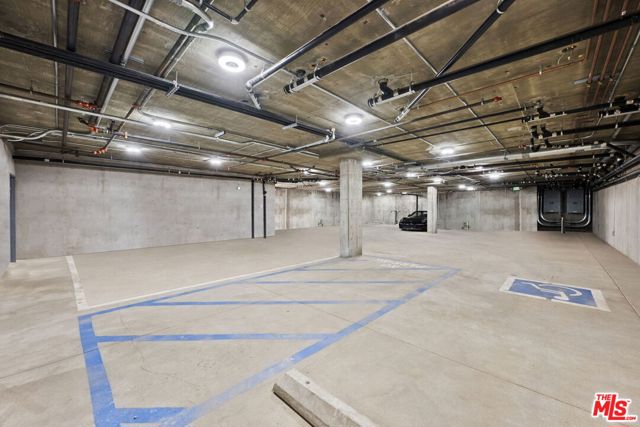 621 N Kings Road, West Hollywood CA: https://media.crmls.org/mediaz/5f94b77c-86e9-47af-ab49-ee0b5a7bad75.jpg
