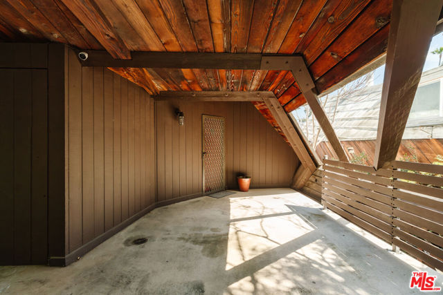 6894 Pacific View Drive, Los Angeles CA: https://media.crmls.org/mediaz/5f94de7e-0a53-4d97-8c6c-4187fef3e7f0.jpg