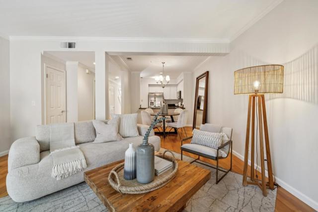 600 Willow Road, Menlo Park CA: https://media.crmls.org/mediaz/5f94f5d9-0111-4db3-848d-5ff28e72d372.jpg