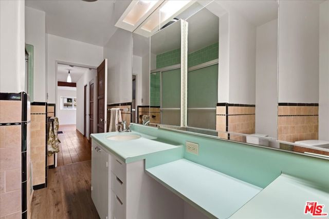 1018 Wellesley Avenue, Los Angeles CA: https://media.crmls.org/mediaz/5f950d20-5510-4ccf-b71b-9b03e6bf8d81.jpg